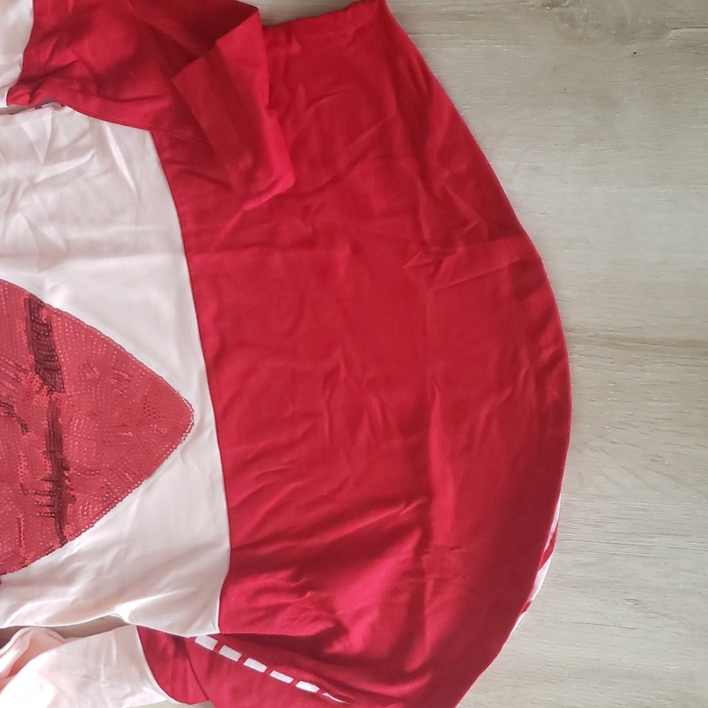 ♥️New boutique Red sequins heart top - Picture 8 of 9